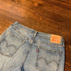 Boyfriend Levi Cropped Jean